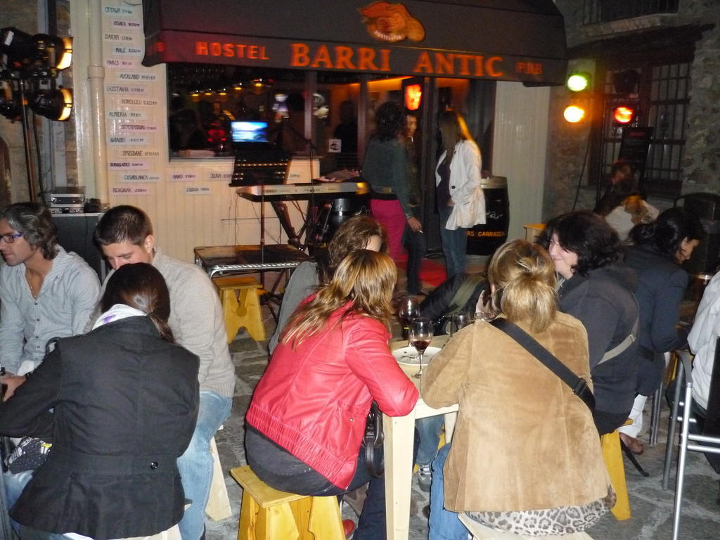 Barri Antic Hostel & Pub Andorra la Vieja Exterior foto
